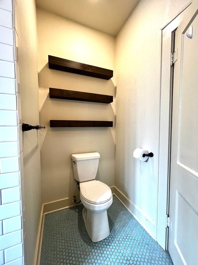 Building Photo - Charming 1940s Bungalow