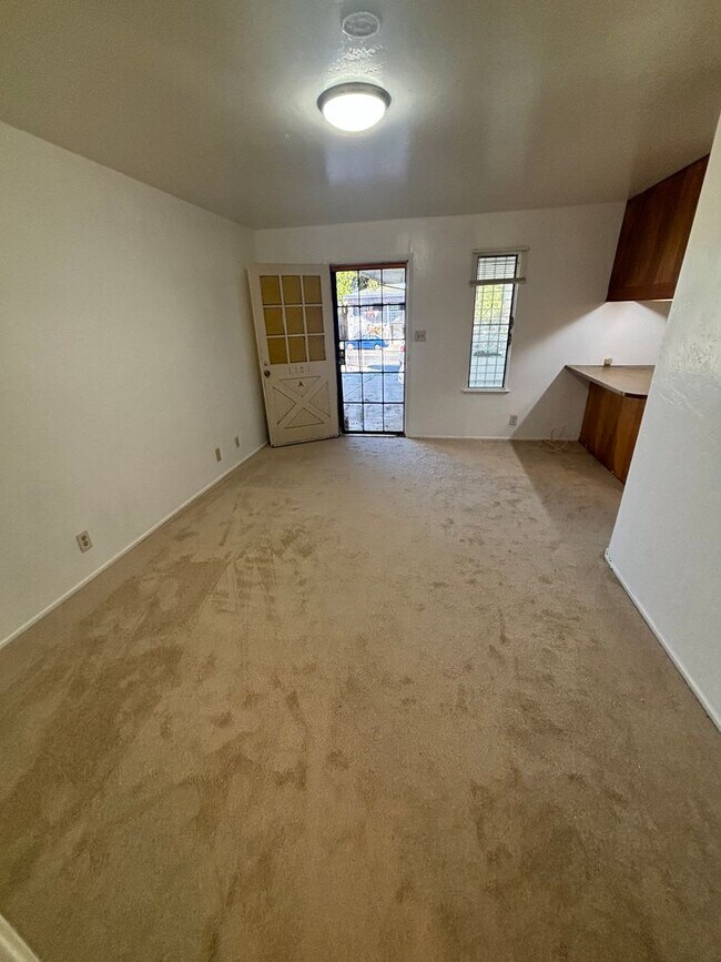 Building Photo - Florida St