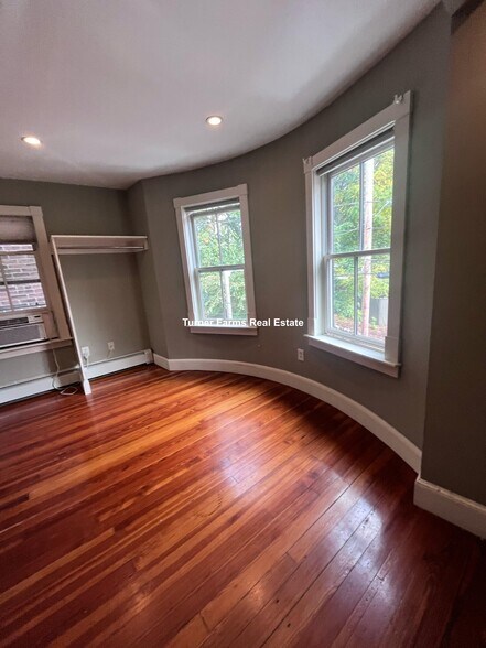 Building Photo - 151 Highland St