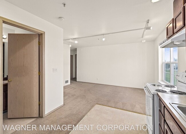 Building Photo - 801 23rd Ave S