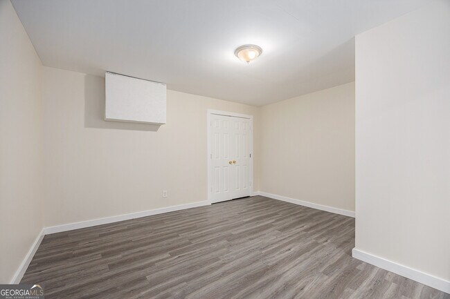 Building Photo - 429 Village Bluff Dr