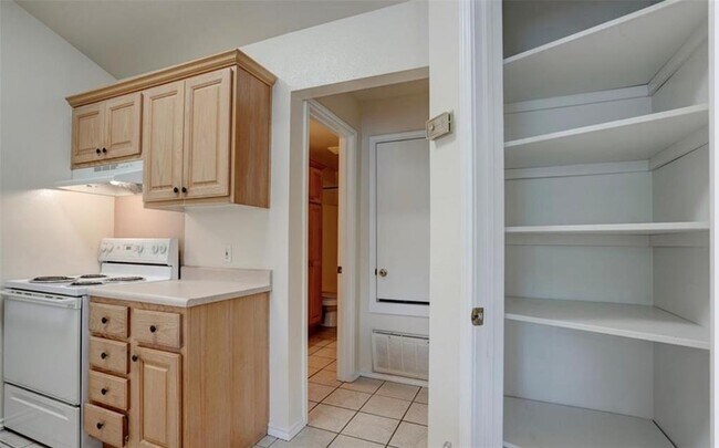 Building Photo - 427 Lindsey St