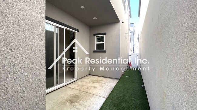 Building Photo - Newer 3bd/2.5ba West Sacramento Home with 2 Car Garage!