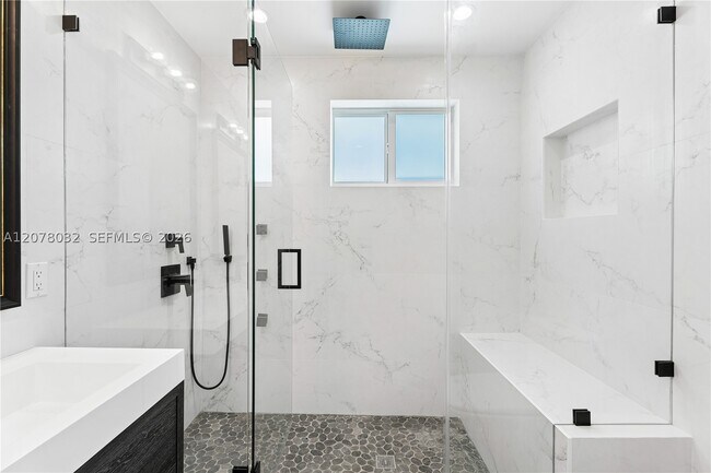 Building Photo - 6099 SW 38th St