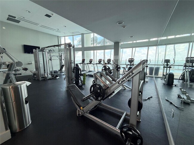 Building Photo - 665 NE 25th St