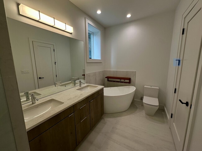 Building Photo - 4243 N Damen Ave