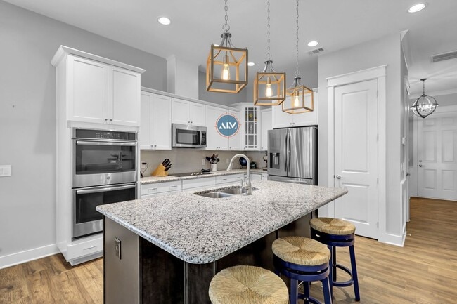 Building Photo - Beautiful custom home in Hampton Lake!