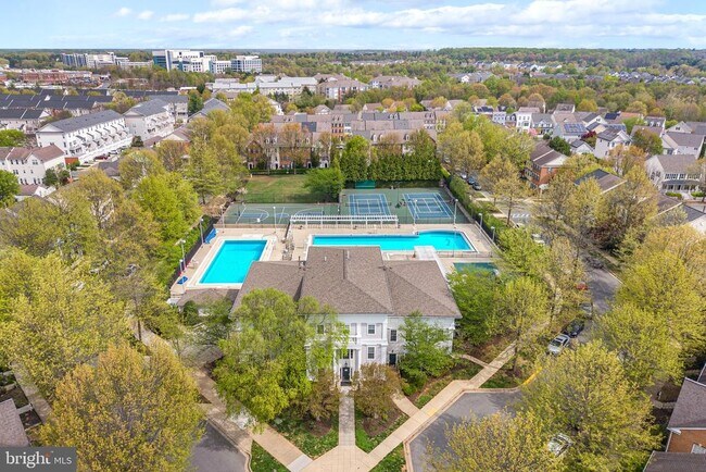 Building Photo - 631 Gatestone St