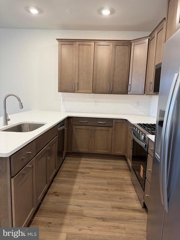 Building Photo - 777 Platinum Dr