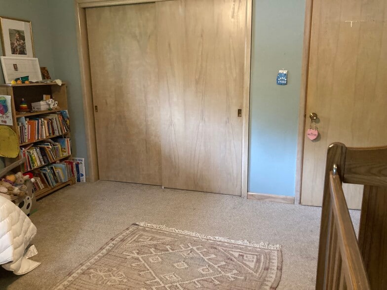 Second bedroom with wide closet - 8511 W Wisconsin Ave
