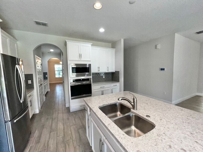 Building Photo - SPECTACULAR MODERN HOME!!Relaxing water views from the back of this beautiful home- MOVE IN Septe...
