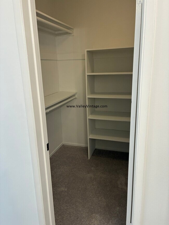 Building Photo - 11687 S Montana Ave