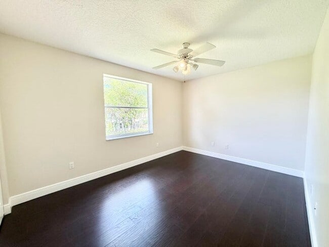 Building Photo - 12902 Hyland Cir