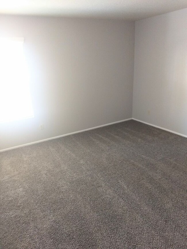 Building Photo - Spacious Two Bedroom Two Bathroom Condo