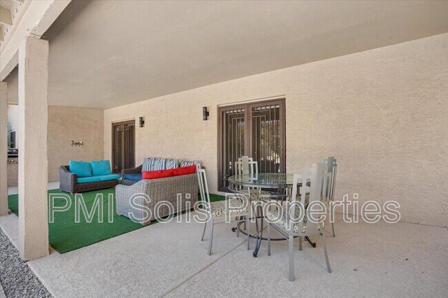 Building Photo - 10198 E San Salvador Dr