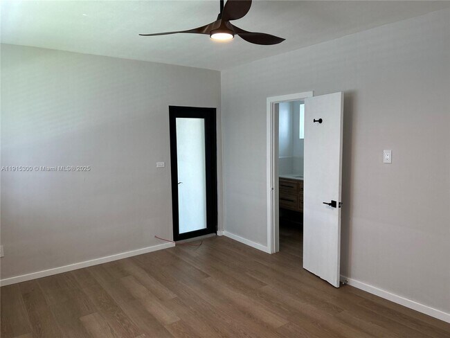 Building Photo - 1280 NE 105th St