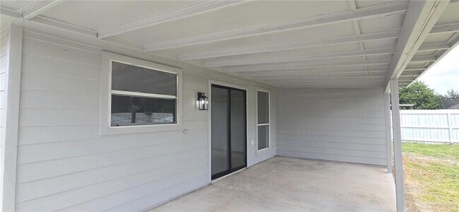 Building Photo - 15 Delia Ave