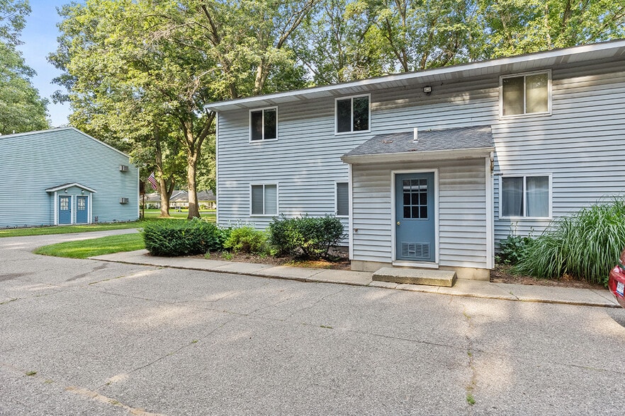 Building Photo - 15326 Clovernook Dr