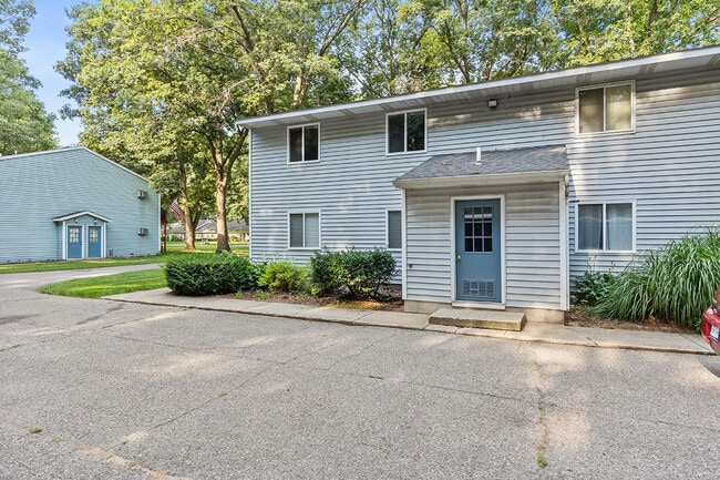 Building Photo - 15326 Clovernook Dr