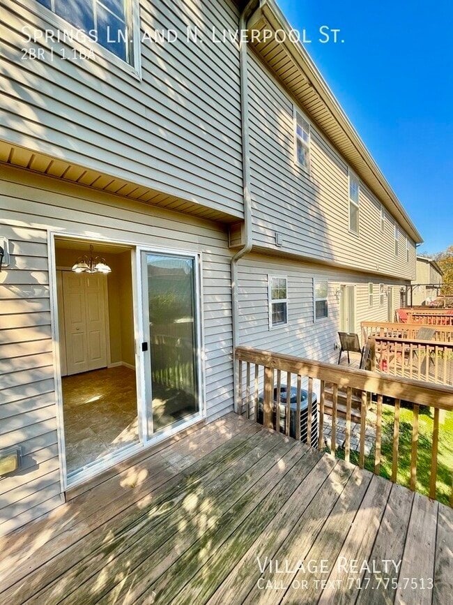 Building Photo - 215 Springs Ln