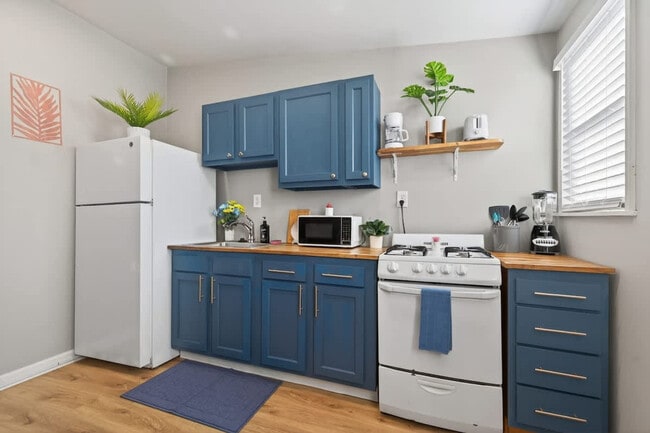 Building Photo - 1427 W Ocean View Ave