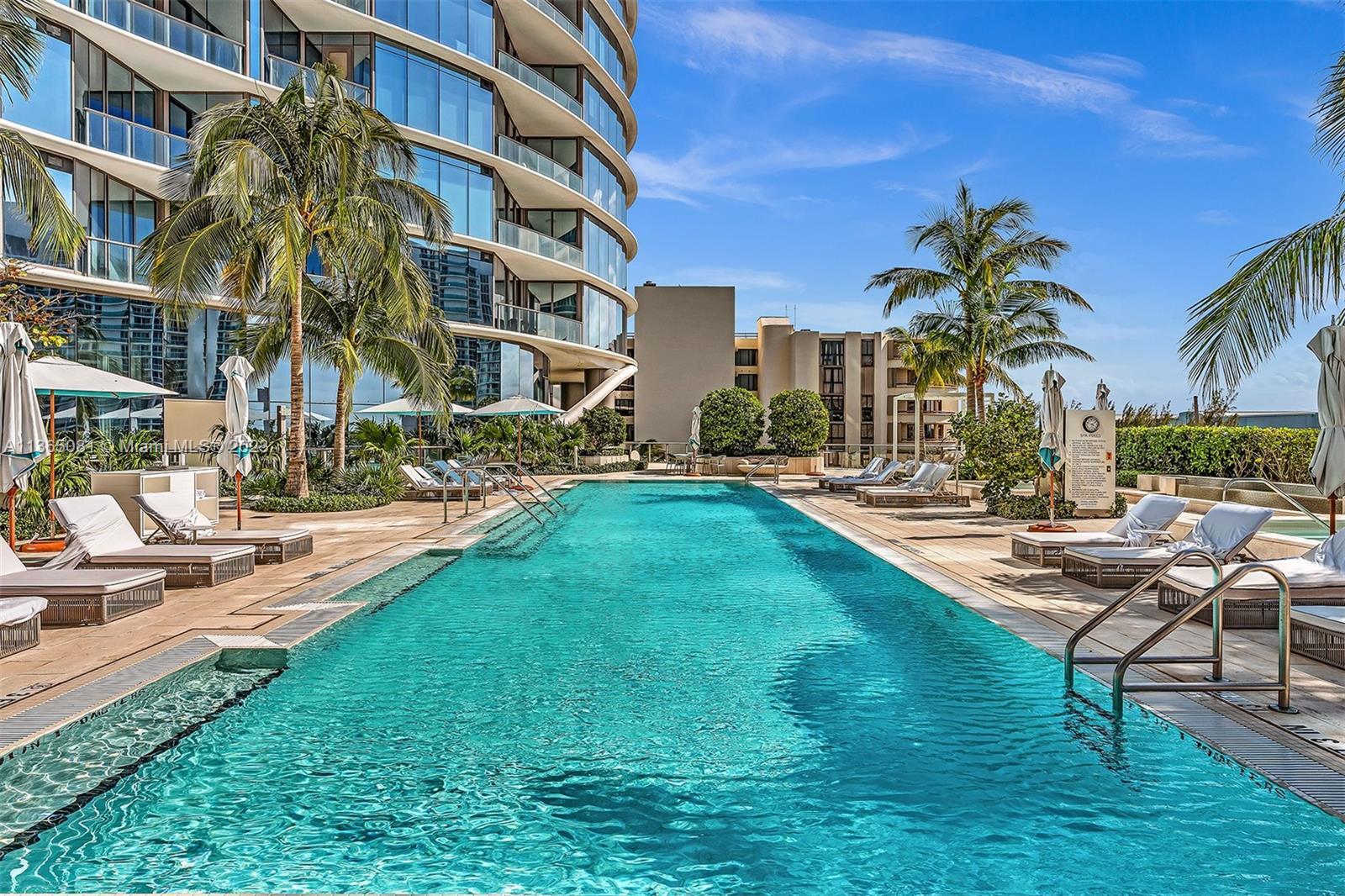 Building Photo - 15701 Collins Ave