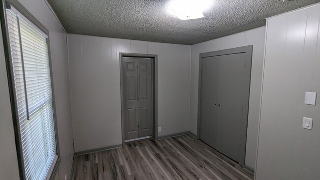 Building Photo - 220 Sulphur St