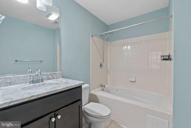 Building Photo - 226 S Patterson Park Ave