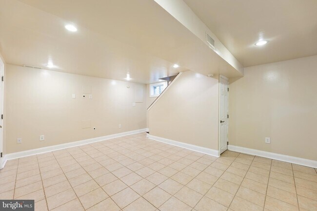 Building Photo - 2231 Otis St NE