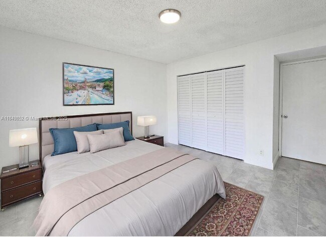 Building Photo - 1465 Lake Crystal Dr