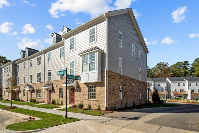 Building Photo - 1509 Newpoint Dr