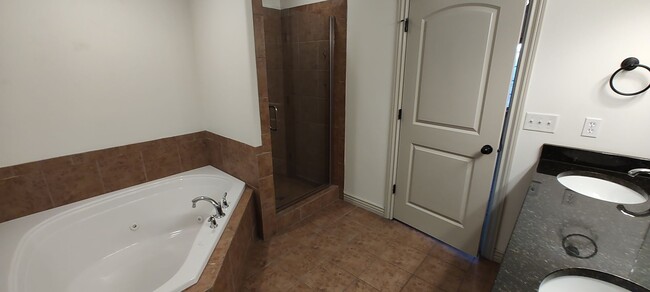 Building Photo - Beautiful Salt Lake Townhome!!!