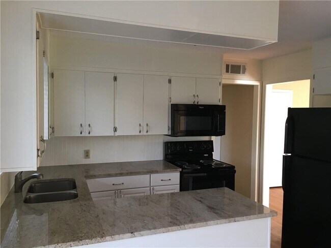 Building Photo - 1400 Fairground St