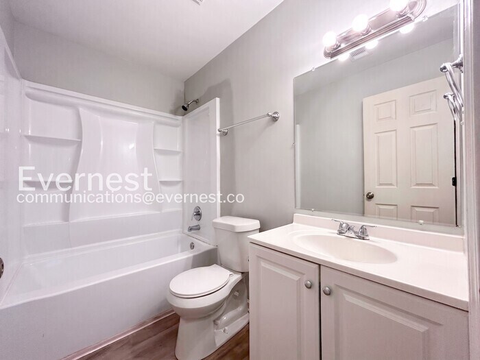 Building Photo - 687 S Evelyn Pl NW