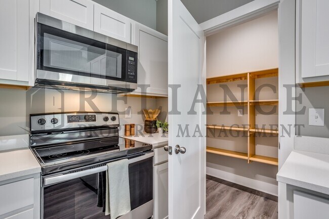 Building Photo - 4934 N Vassar Ave