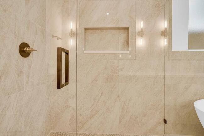 Building Photo - 1711 Nomas St