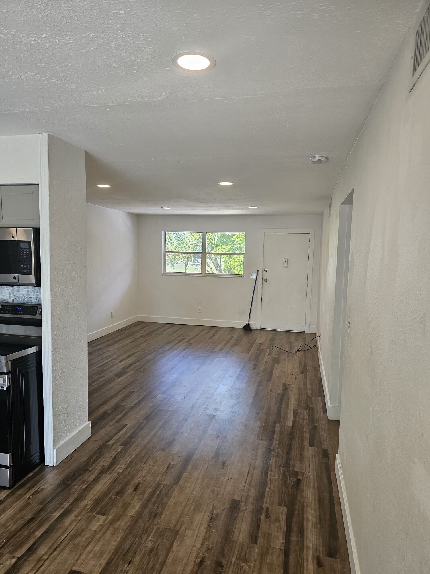Building Photo - 1560 Colonial Blvd