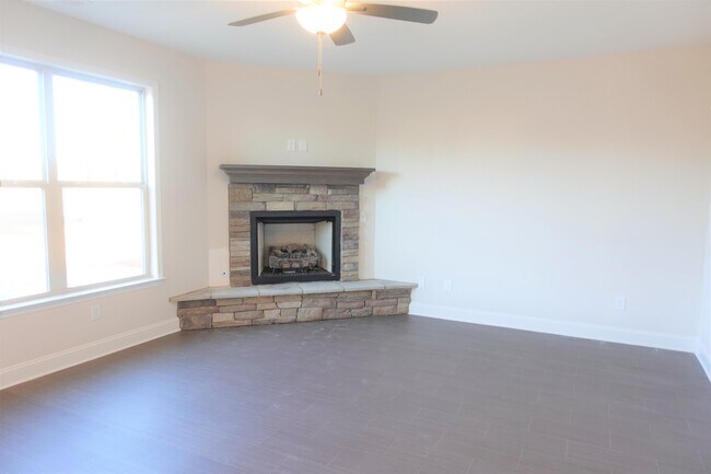 Building Photo - 2731 Millhone Dr