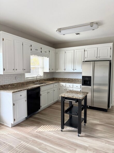 Building Photo - 1601 Willow Way