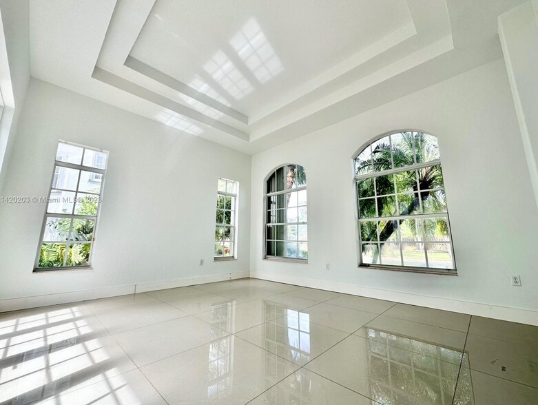 Building Photo - 6864 NW 113th Pl