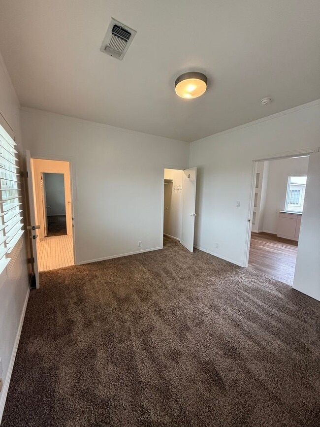 Building Photo - Lovely Country Charm with Swimming Pool