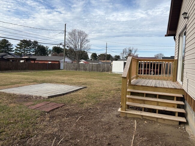 Building Photo - 1657 Redwood Dr