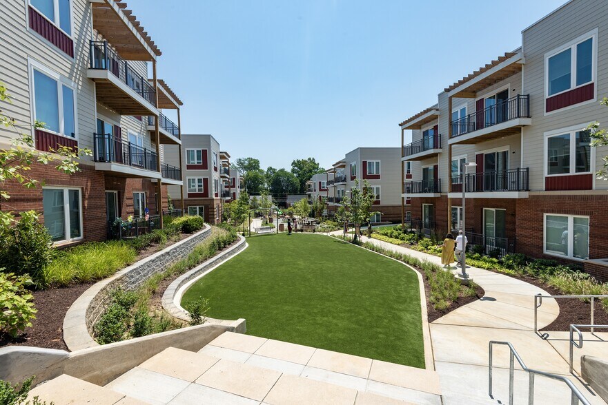 Building Photo - Allium Place