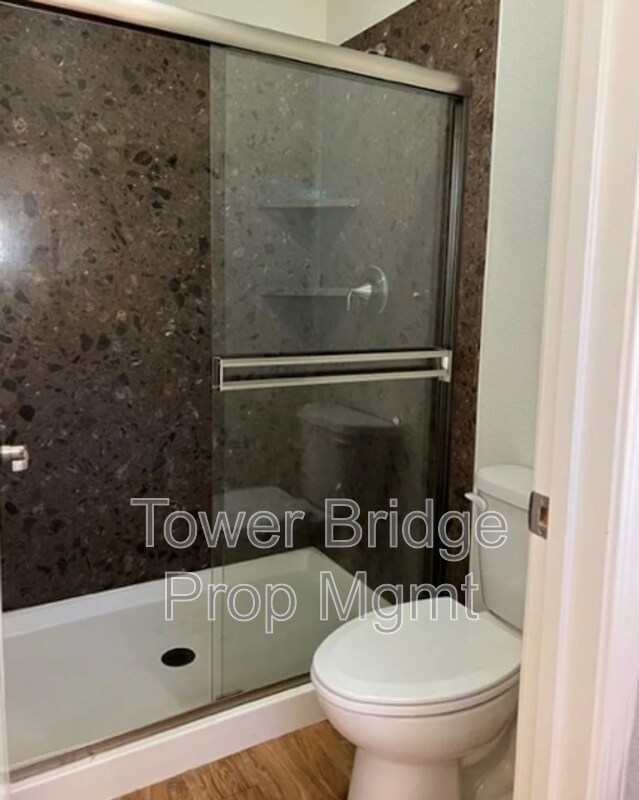 Building Photo - 3057 Village Park Dr