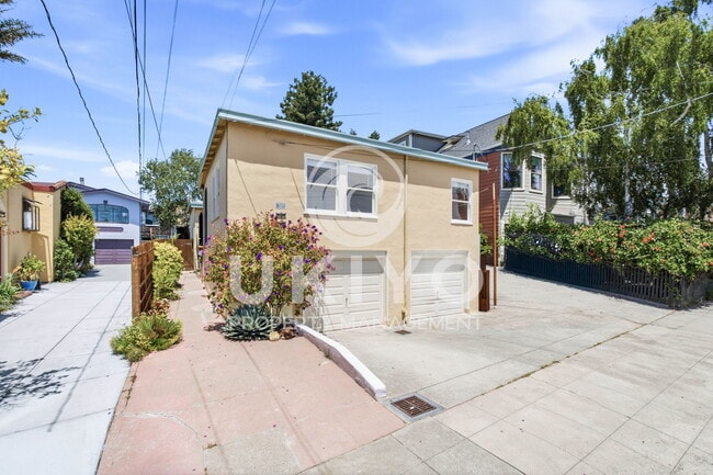 Building Photo - 1211 Francisco St