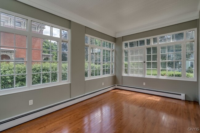 Building Photo - 160 Ten Eyck St