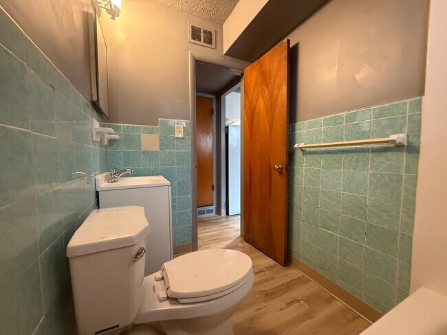 Building Photo - 4201 Rocky River Dr