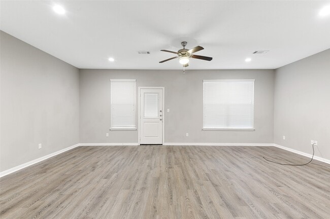 Building Photo - 124 Artesian Way