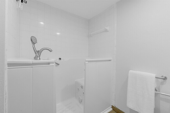 Building Photo - 5005 Georgi Ln