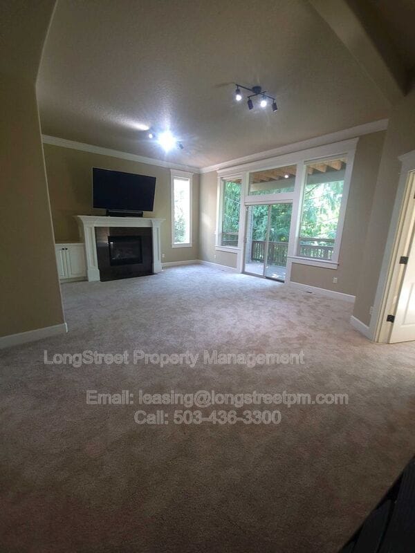 Building Photo - 9739 NW Henry Ct
